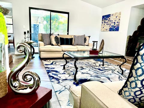 Living room, Seating area