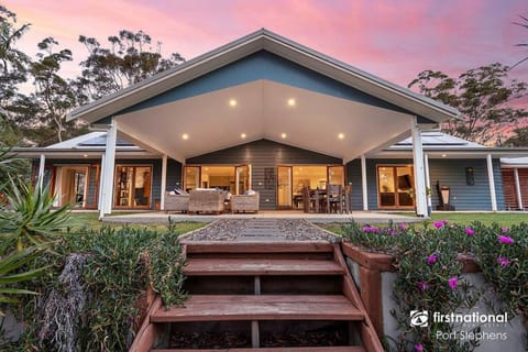 Property building, Day, Garden, Garden view