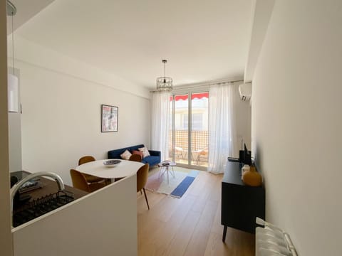TV and multimedia, Living room, Photo of the whole room, Seating area