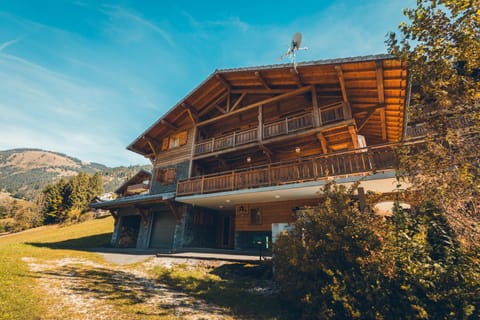 Magnifique Chalet CLEMALOU très grand confort 14-15 pers avec jacuzzi Chalet in Châtel