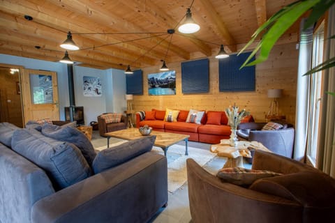 Magnifique Chalet CLEMALOU très grand confort 14-15 pers avec jacuzzi Chalet in Châtel