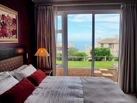 Bed, Bedroom, Garden view, Sea view