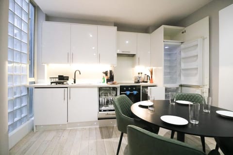 Kitchen or kitchenette, Dining area, kitchen