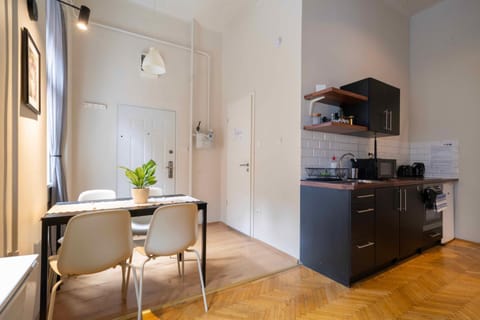 Dining area, kitchen