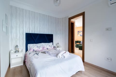 Bed, Bedroom, air conditioner