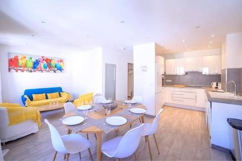 Kitchen or kitchenette, Living room, Dining area