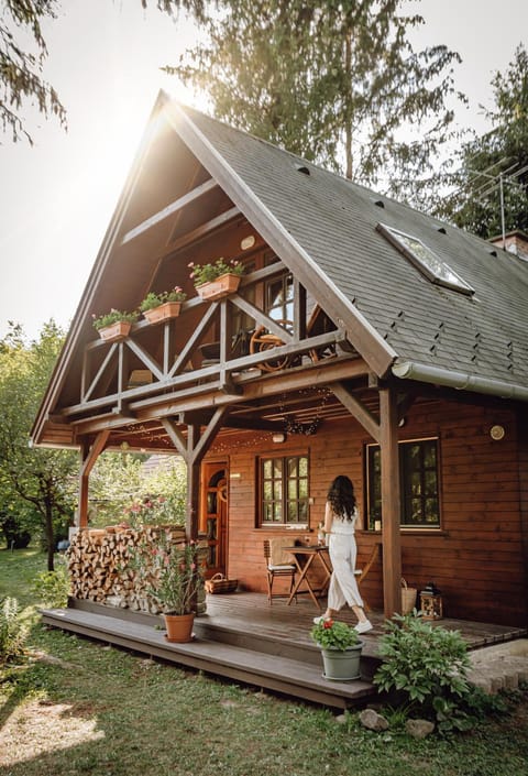 Property building, Garden, Balcony/Terrace