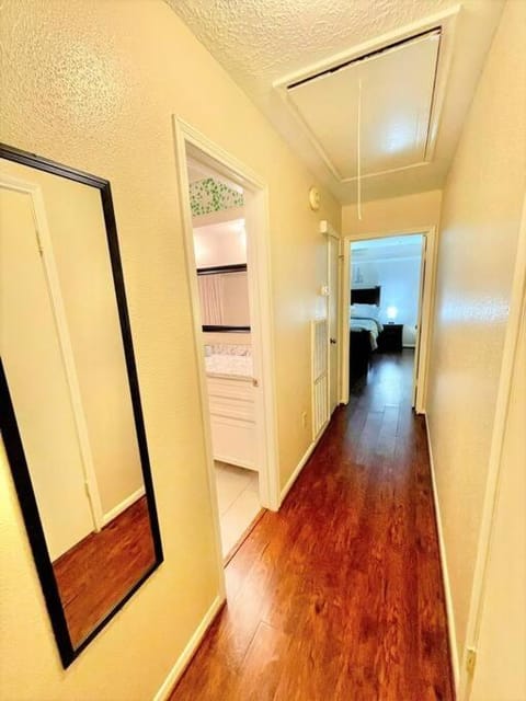 Super Cozy 4 Bedroom - Sleeps 10 Great for families and professionals Villa in Houston
