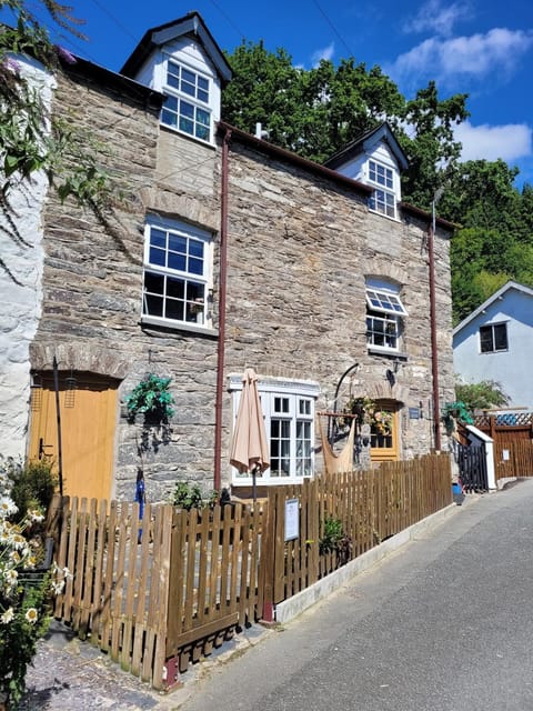 Property building, Day, Neighbourhood, Street view