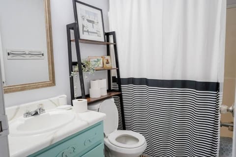 The Cozy Retreat - 3BR - Sleeps 7 - Near Greenville House in South Carolina