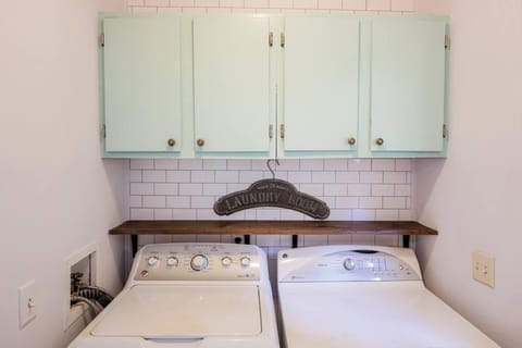 The Cozy Retreat - 3BR - Sleeps 7 - Near Greenville House in South Carolina