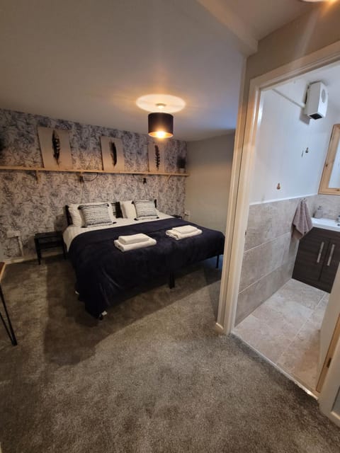 Bed, Bathroom, Bedroom