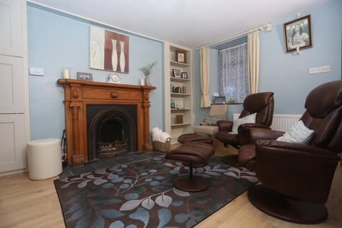 Seating area, flat iron