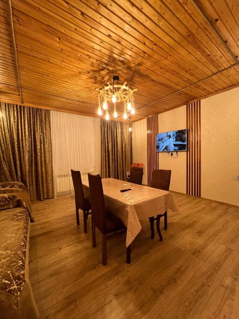 TV and multimedia, Living room, Photo of the whole room, Dining area
