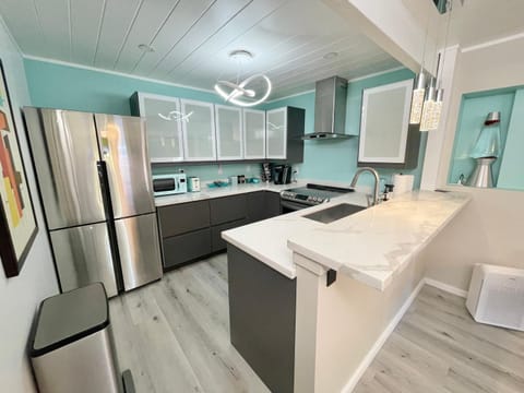 Coffee/tea facilities, Kitchen or kitchenette, dishwasher, heating, heating, internet, internet, internet, microwave, minibar, oven, pet friendly, stove, toaster