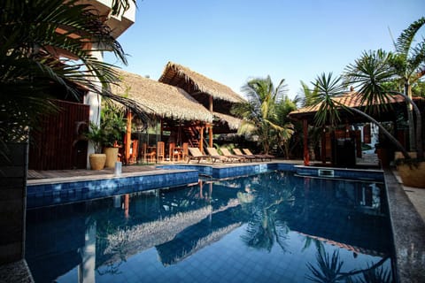 Restaurant/places to eat, Swimming pool