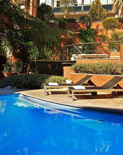 Swimming pool, Swimming pool