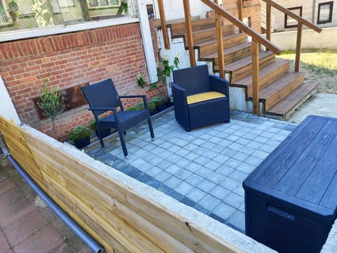 Patio, Facade/entrance, Balcony/Terrace