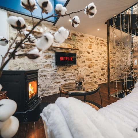 Communal lounge/ TV room, Living room