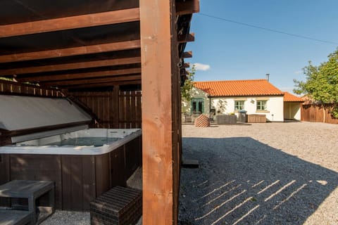 Property building, Hot Tub