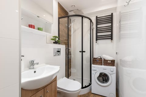 Shower, Bathroom, towels, washing machine, dryer