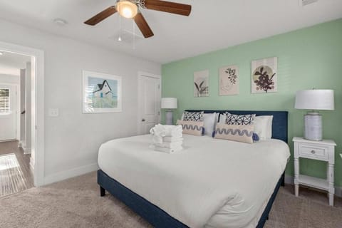 The Cozy Vibes-6 beds-Fenced in Backyard House in Mount Pleasant