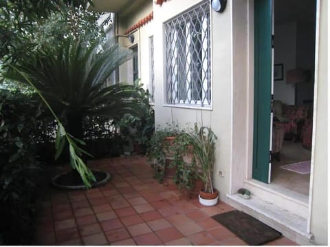 Property building, Facade/entrance, Garden, Garden view