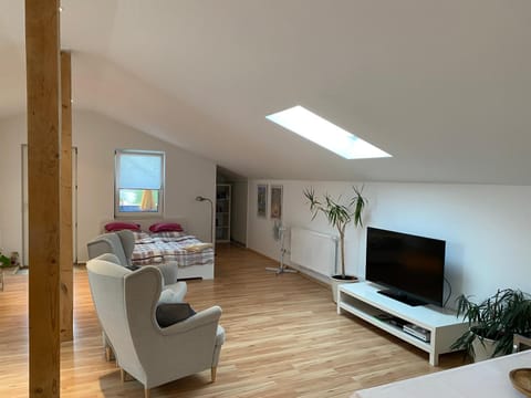TV and multimedia, Seating area