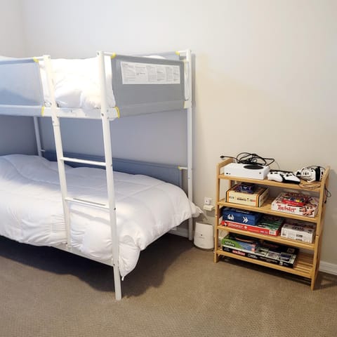 Bedroom, bunk bed