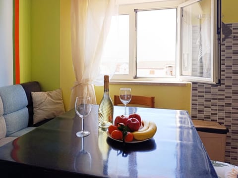 Dining area, kitchen
