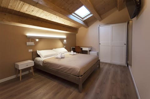 Bed, TV and multimedia, Photo of the whole room, Bedroom, wardrobe