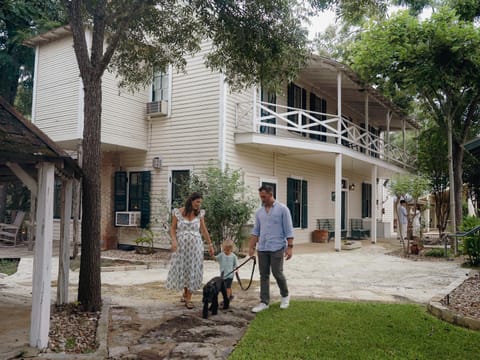 Property building, Patio, Guests