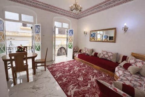 Bed, Living room, Photo of the whole room, Seating area, Dining area