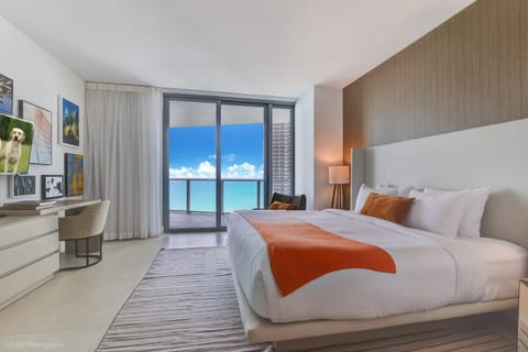 Bed, TV and multimedia, Bedroom