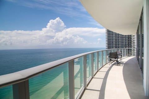 Zen Vacation Rentals Ocean Front 3-Bedroom Paradise House in Hollywood Beach