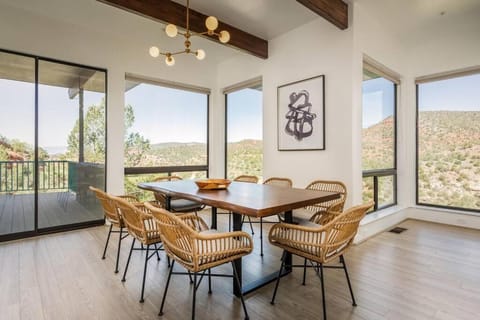 Dining area, Mountain view