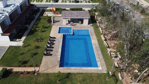 Area and facilities, Swimming pool