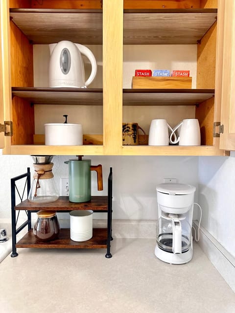 HOT TUB! King Bed-Firepitt-Near Airport& Freeway House in Medford