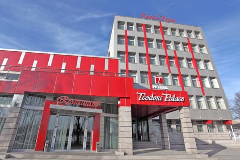 Facade/entrance
