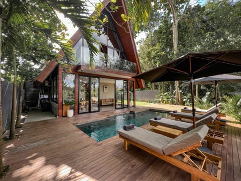 Property building, Swimming pool