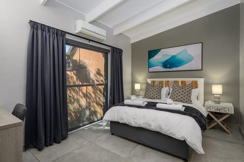 Bed, Bedroom, wardrobe, air conditioner