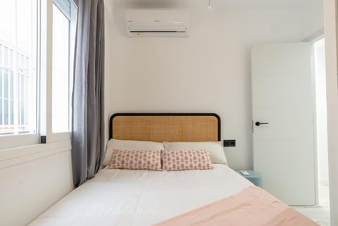 NUEVO Estacion Central PLAYA 3 Dorm AC Apartment in Malaga