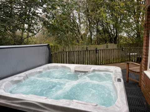 BlaydonBurn - Sleeps 4 5 - Parking - HotTub - Yard Apartment in Metropolitan Borough of Gateshead