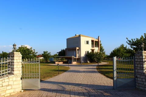 Property building, Day, Landmark view