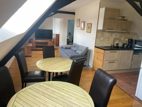 Seating area, pet friendly