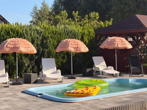 Balcony/Terrace, Swimming pool
