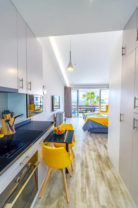 Kitchen or kitchenette, Living room, Seating area
