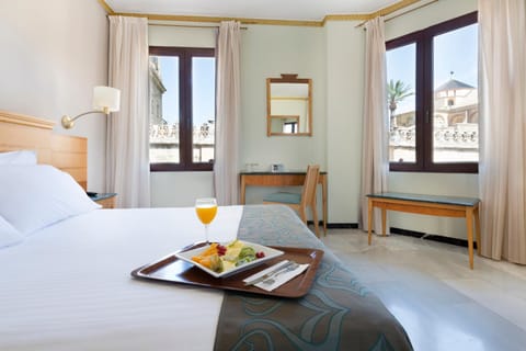 Bed, View (from property/room), Photo of the whole room, Decorative detail, Bedroom, Street view, Buffet breakfast, Non alcoholic drinks