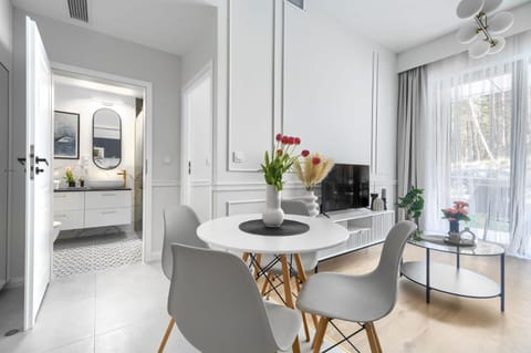 Photo of the whole room, Seating area, Dining area