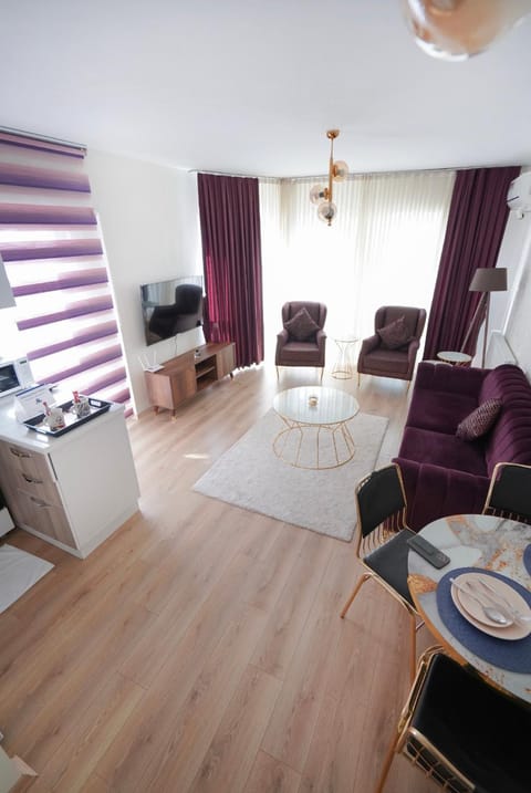 TV and multimedia, Living room, Seating area, Dining area